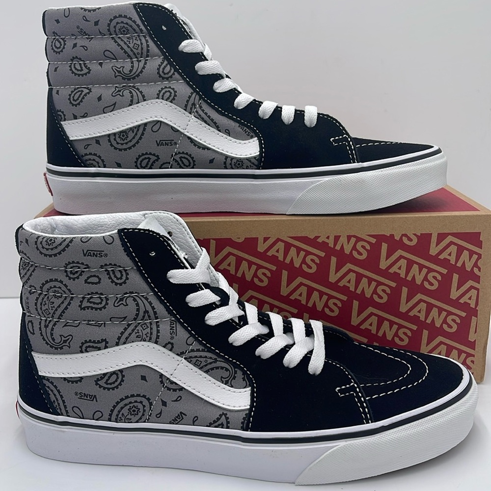 Vans WMNS Sk8-Hi Paisley Gray/True White
VN0005U9BGJ
Snea
